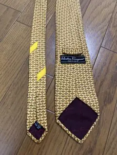 Salvatore Ferragamo シルクネクタイ