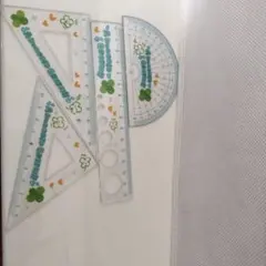 カラフルな文房具セット（三角定規・定規・分度器）