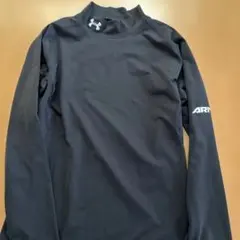 UNDER ARMOUR 男児 黒　長袖アンダーシャツ 130センチ