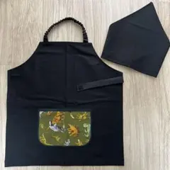 値下げ！こどもエプロン2点セット☆110〜120センチ　黒恐竜柄ポケット