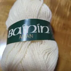 毛糸SIRDAR Báinín クリーム色 50g×17玉