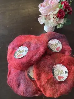 Sirdar PLC製のモヘア混紡糸 「She 」赤系 4玉セット＋3分の1玉