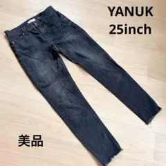美品 yanukヤヌークスキニーデニム ブラック カットオフ 25inchのサムネイル