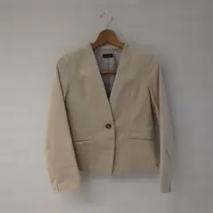 ベージュ ノーカラージャケット シングルボタン