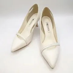 極美品 DIANA ホワイト ポインテッドトゥ ハイヒール 型押し 22.5