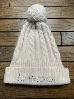 美品　アメリカで購入　bebe（べべ）パステルピンクのニット帽　ビーニーのサムネイル