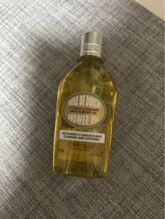 ロクシタン　アーモンド モイスチャライジング　シャワーオイル　250ml