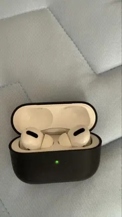 Apple AirPods Pro 本体 充電ケース ケーブル付きのサムネイル
