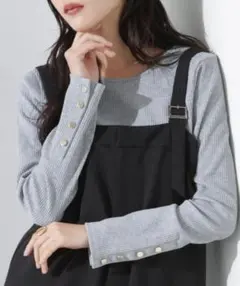 ナノユニバース　メタルボタンスリーブクルーネックリブカットトップス