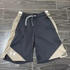 Under Armour ハーフパンツ 黒/ベージュ