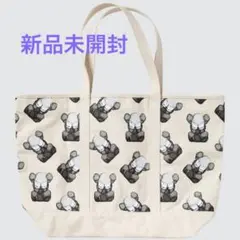 新品未開封　完売品 UNIQLO カウズ　2021年　トートバッグのサムネイル