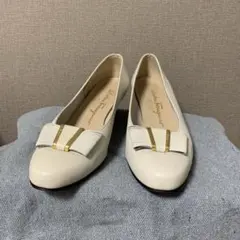 サルバトーレフェラガモ　パンプス　フリンジのサムネイル