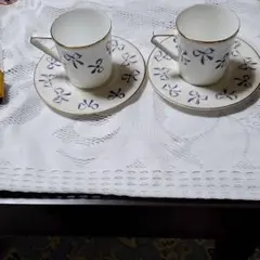 イヴ・サンローランのカップ、2客