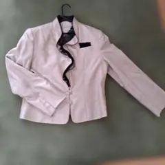 ベージュ フリルジャケット プリーツスカートセット