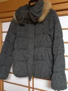 ファー付きグレーショートダウンジャケット