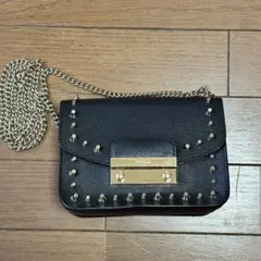FURLA メトロポリススタッズ付き黒ショルダーバッグ