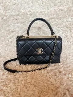 美品 CHANEL トップハンドル フラップ バッグ　スモール　トレンディCCのサムネイル