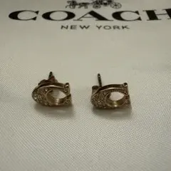 COACH Cロゴ スタッドピアス ゴールドカラー