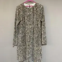 H&Mのプリーツワンピース ボタニカル　花柄