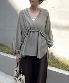 Audrey and John Wad シアーカシュクールブラウスのサムネイル