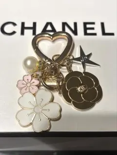 CHANEL カメリアチャーム　　キーリング(ノーブランド)付き
