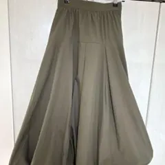 ナチュラルビューティベーシック　チャコール　バルーンスカート