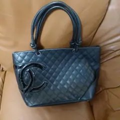 シャネル黒いレザーキルティングハンドバッグ