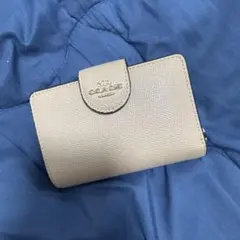 COACH 二つ折り財布 ベージュのサムネイル