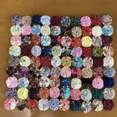 ハンドメイド作品　ヨーヨーキルト花瓶敷き　約34.5cm×30.5cm