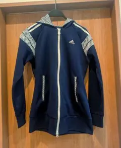 adidasおしゃれフルジップパーカー Ｓ〜М