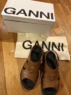 新品 GANNI ガニー レザーサンダルのサムネイル