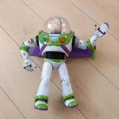 バズ・ライトイヤー アクションフィギュア