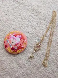 おジャ魔女どれみ 刺繍缶バッジ セーラームーン鍵チャーム 2点セットのサムネイル