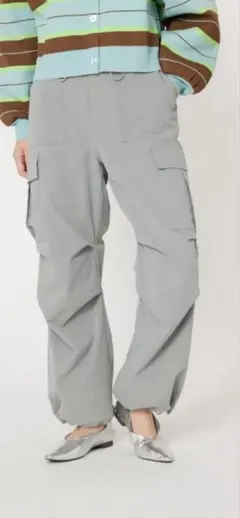 グレーカーゴパンツ