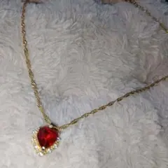 ハート型赤いペンダントネックレス