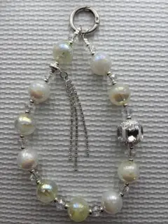 【21】ビーズストラップ　ハンドメイド　ホワイト系