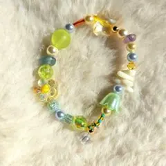 カラフルビーズのハンドメイドブレスレット