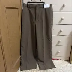ユニクロ　ハイライズストレートパンツ　オリーブ