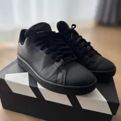 ブラック スニーカー