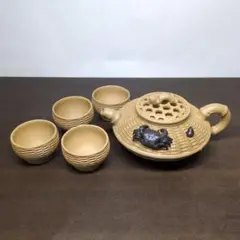 2109 時備前焼　カニ彫　茶器セット　急須1客　湯冷し1客　湯呑5客 2109 時備前焼 カニ彫 茶器セット 急須1客 湯冷し1客 湯呑