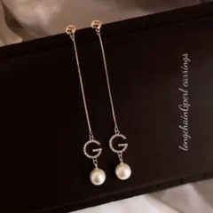 ロングチェーンイニシャルGロゴパーツパールピアス