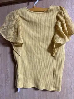 【新品未使用】肩フリル　トップス　イエロー