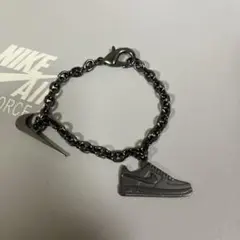 Nike スニーカー型キーホルダー　チャーム　ブレスレットのサムネイル