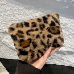 ヒョウ柄ファーポーチ