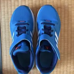 お値下げ！adidas 青 キッズスニーカー 23.0