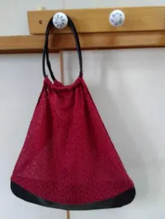 昭和レトロな手提げバッグ 赤の巾着型和装用バッグ