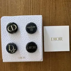 Christian Dior ロゴ入りピンバッジセット 4個