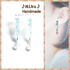 No.1553-B　琉球ガラス⭐レジン☆樹脂ポストピアス☆スカイブルー