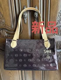 新品　未使用☆クレイサス☆エナメル　ハンドバッグ　大きめサイズ　オシャレ
