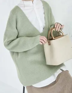 ロペピクニック　Vネックニット